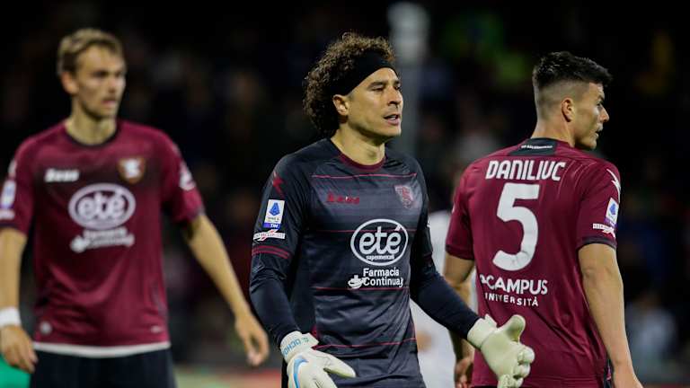 Guillermo Ochoa no pudo impedir la 14a derrota del Salernitana en lo que va de Serie A
